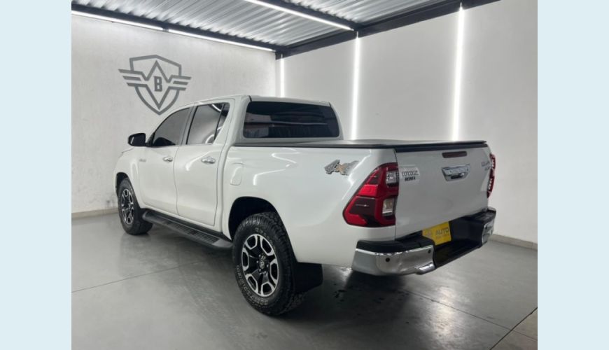 TOYOTA HILUX DIESEL AUT. 4P - BRANCO - 2024 Foto 4 (Grande)