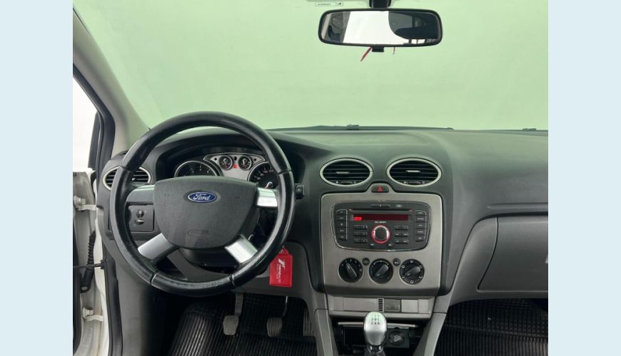 FORD FOCUS 2.0 FLEX MANUAL 4P - BRANCO - 2011 Foto 4 (Grande)