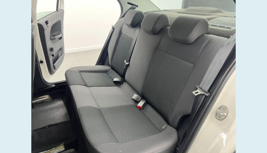 VOLKSWAGEN VOYAGE 1.6 FLEX AUT. 4P - BRANCO - 2022 Foto 4 (Grande)