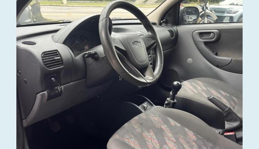 CHEVROLET CORSA HATCH MAXX 1.0 FLEX MANUAL 4P - PRATA - 2005 Foto 4 (Grande)