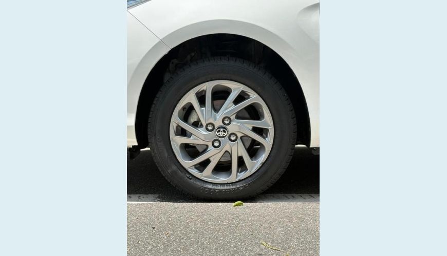 TOYOTA YARIS SA XS 1.5 FLEX AUT. 4P - BRANCO - 2024 Foto 4 (Grande)