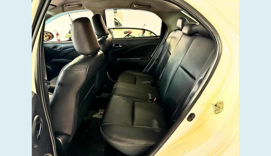 TOYOTA ETIOS XLS 1.5 FLEX MANUAL 4P - BRANCO - 2018 Foto 4 (Grande)