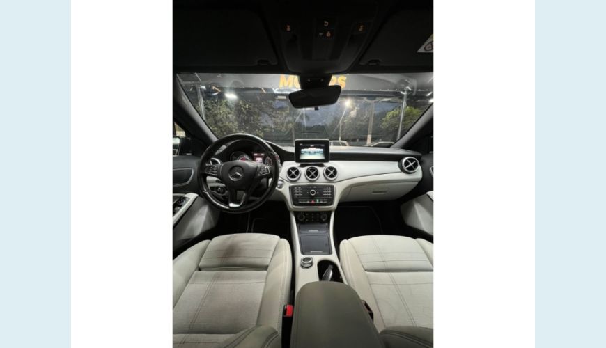 MERCEDES-BENZ GLA 200 AUT. 4P - PRETO - 2016 Foto 4 (Grande)