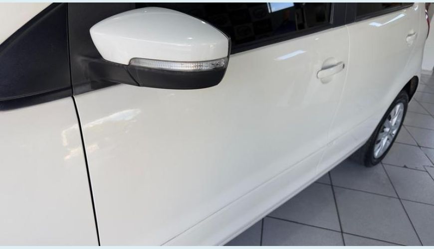 VOLKSWAGEN FOX 1.0 8V FLEX MANUAL 4P - BRANCO - 2014 Foto 4 (Grande)