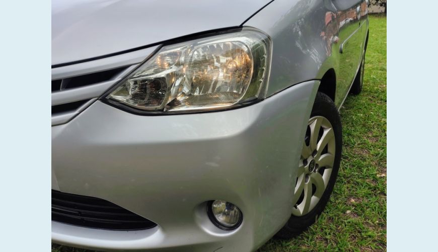 TOYOTA ETIOS FLEX MANUAL 4P - PRATA - 2013 Foto 4 (Grande)