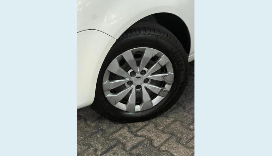 VOLKSWAGEN VOLKSWAGEN FOX GII 1.0 FLEX MANUAL 4P - BRANCO - 2013 Foto 4 (Grande)