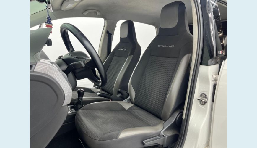 VOLKSWAGEN UP CROSS MDV 1.0 TURBO TSI FLEX MANUAL 4P - BRANCO - 2018 Foto 4 (Grande)