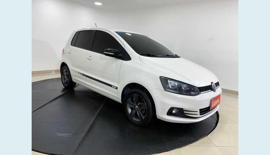 VOLKSWAGEN VOLKSWAGEN FOX COMFORTLINE 1.0 MPI FLEX MANUAL 4P - BRANCO - 2017 Foto 4 (Grande)