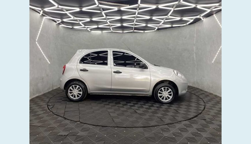 NISSAN MARCH 1.0 16V FLEX MANUAL 4P - PRATA - 2013 Foto 4 (Grande)