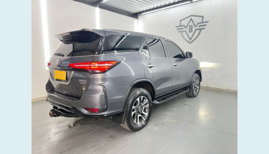 TOYOTA HILUX SW4 - CINZA - 2024 Foto 4 (Grande)