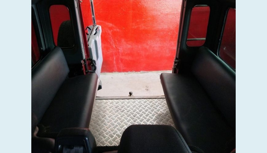 LAND ROVER DEFENDER DIESEL MANUAL 4P - VERMELHO - 2000 Foto 4 (Grande)
