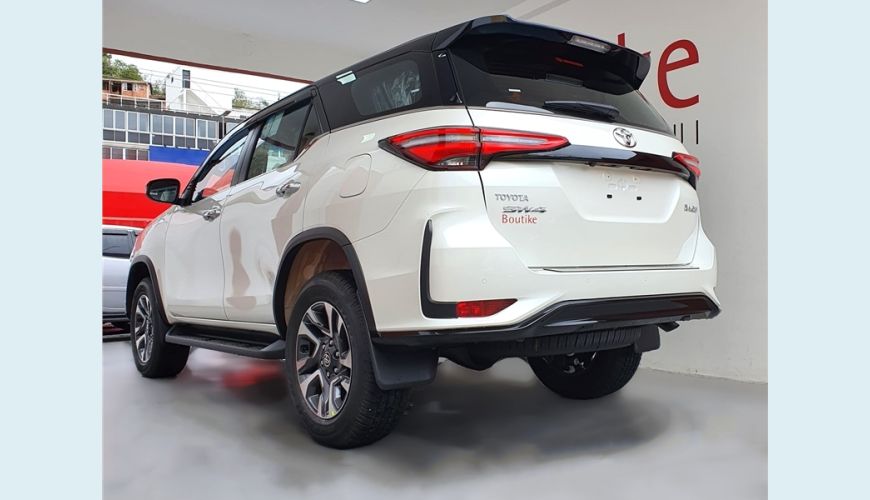 TOYOTA HILUX SW4 2.8 D-4D TURBO DIESEL DIAMOND 7L AUT. - BRANCO - 2022 Foto 5 (Grande)