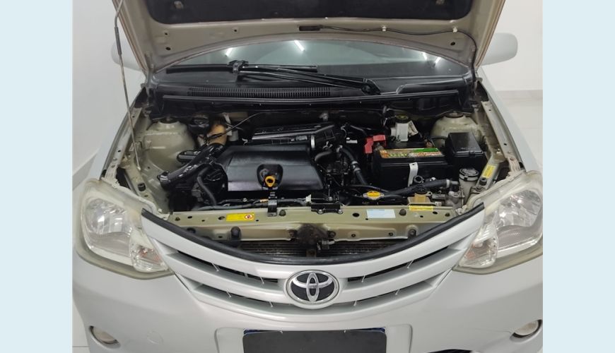 TOYOTA ETIOS 1.3 X 16V FLEX 4P MANUAL - PRATA - 2013 Foto 5 (Grande)