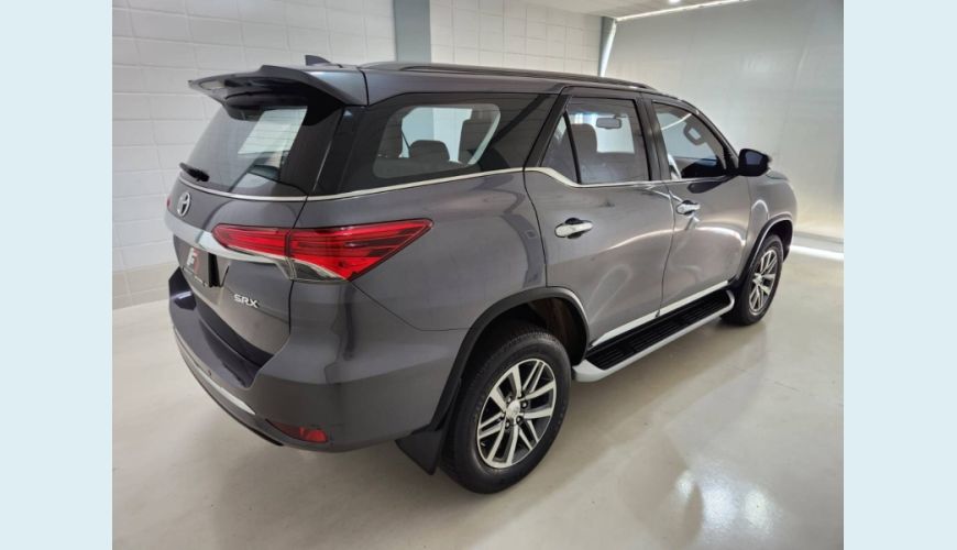 TOYOTA HILUX SW4 2.8 SRX 4X4 16V TURBO INTERCOOLER DIESEL 4P AUT. - CINZA - 2019 Foto 5 (Grande)
