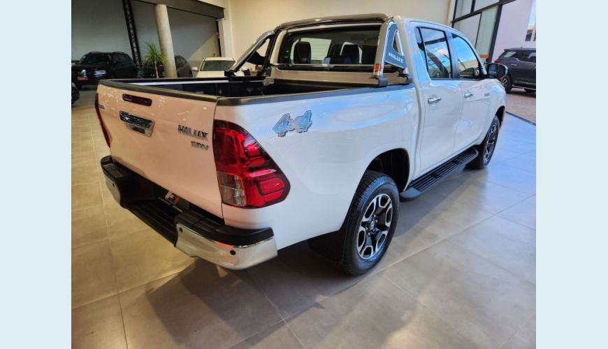 TOYOTA HILUX 2.8 D-4D TURBO DIESEL CD SRV 4X4 AUT. - BRANCO - 2022 Foto 5 (Grande)