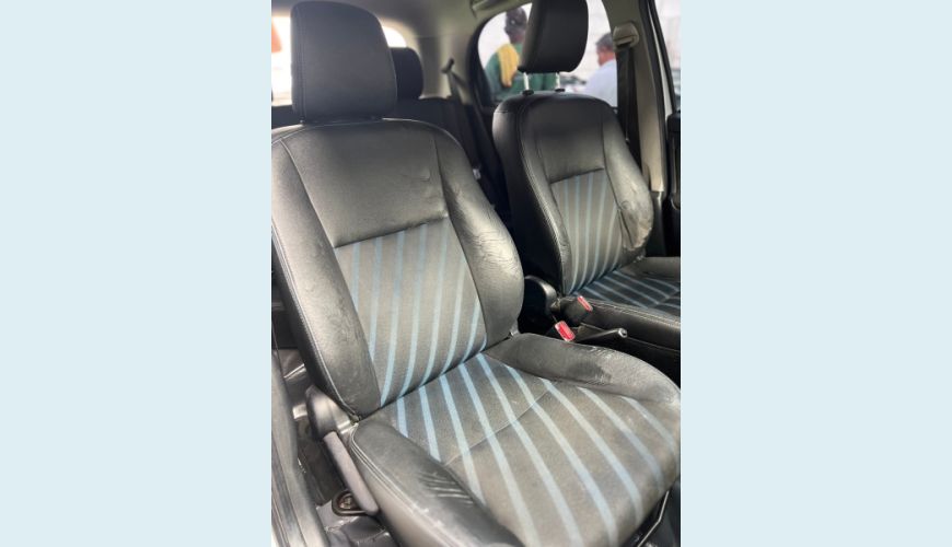 TOYOTA ETIOS 1.5 XS 16V FLEX 4P MANUAL - PRATA - 2016 Foto 5 (Grande)