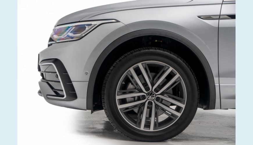 VOLKSWAGEN TIGUAN 2.0 300 TSI ALLSPACE R-LINE AUT. - PRATA - 2024 Foto 5 (Grande)