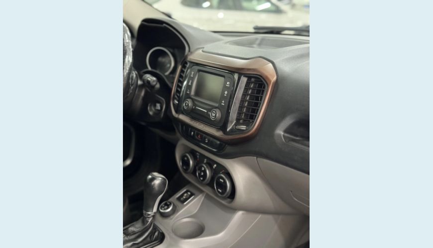 FIAT TORO 2.0 16V TURBO DIESEL VOLCANO 4WD AT9 - BRANCO - 2017 Foto 5 (Grande)