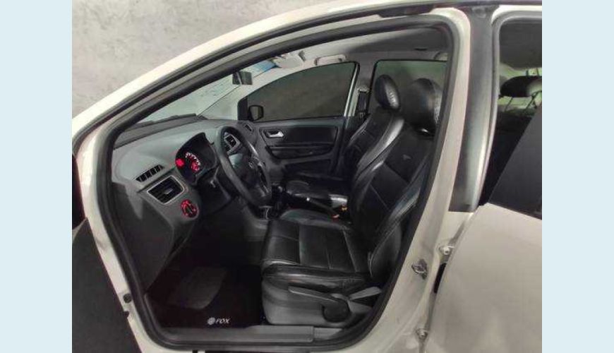 VOLKSWAGEN FOX 1.0 TEC FLEX 4P - BRANCO - 2014 Foto 5 (Grande)