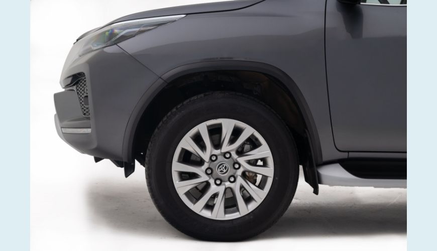 TOYOTA HILUX SW4 2.8 D-4D TURBO DIESEL SRX 7L 4X4 AUT. - CINZA - 2022 Foto 5 (Grande)