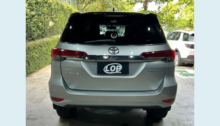 TOYOTA HILUX SW4 2.8 SRX 4X4 7 LUGARES 16V TURBO INTERCOOLER DIESEL 4P AUT. - N/D - 2018 Foto 5 (Grande)
