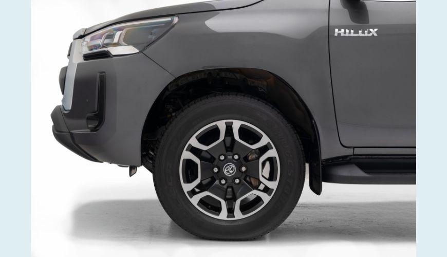 TOYOTA HILUX 2.8 D-4D TURBO DIESEL CD SRX 4X4 AUT. - CINZA - 2023 Foto 5 (Grande)