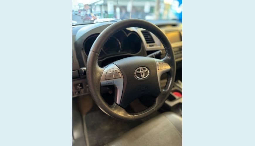 TOYOTA HILUX 2.7 SRV 4X2 CD 16V FLEX 4P AUT. - PRATA - 2015 Foto 5 (Grande)