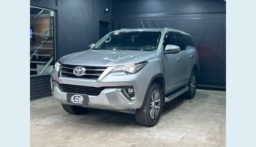 TOYOTA HILUX SW4 2.8 SRX 4X4 7 LUGARES 16V TURBO INTERCOOLER DIESEL 4P AUT. - N/D - 2020 Foto 5 (Grande)