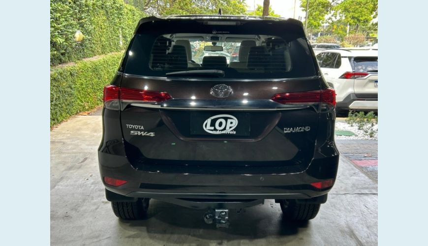 TOYOTA HILUX SW4 2.8 SRX DIAMOND 4X4 7 LUGARES 16V TURBO INTERCOOLER DIESEL 4P AUT. - N/D - 2019 Foto 5 (Grande)