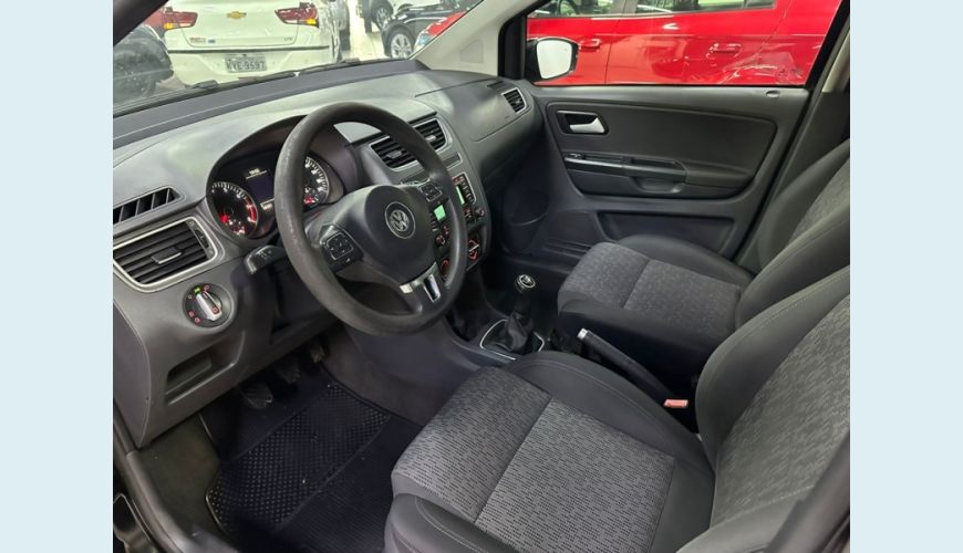 VOLKSWAGEN FOX 1.0 MI 8V FLEX 4P MANUAL - N/D - 2014 Foto 5 (Grande)