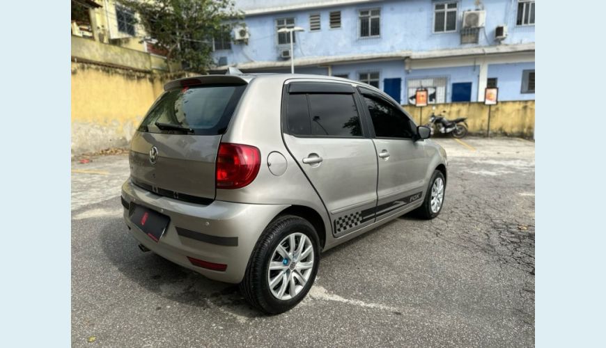 VOLKSWAGEN FOX 1.6 MI 8V FLEX 4P MANUAL - N/D - 2013 Foto 5 (Grande)