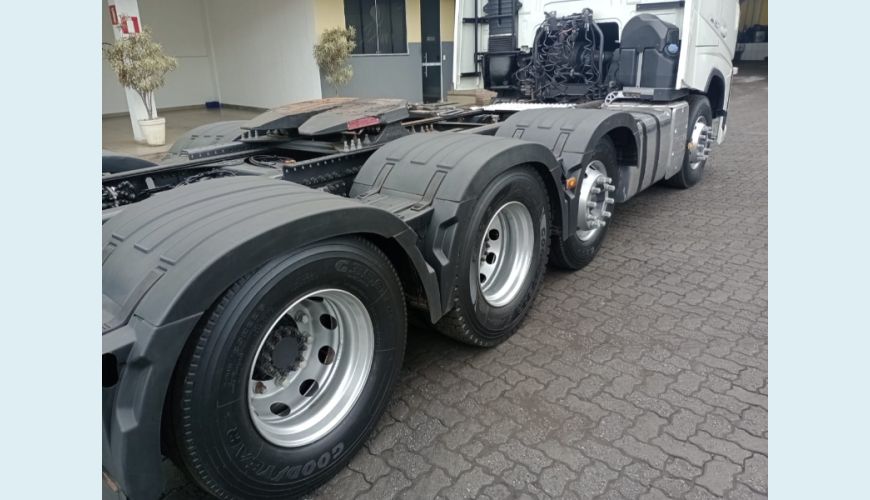VOLVO FH-460 GLOBETROTTER 8X2 2P (DIESEL)(E5) - BRANCO - 2018 Foto 5 (Grande)