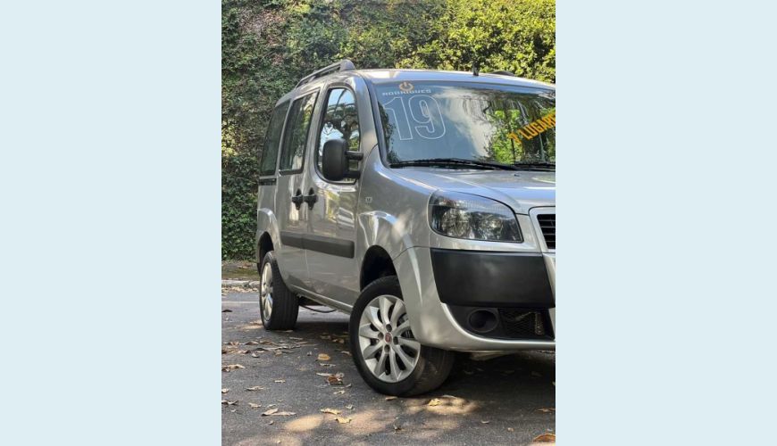 FIAT DOBLO ESSENCE 1.8 7L FLEX - PRATA - 2019 Foto 5 (Grande)