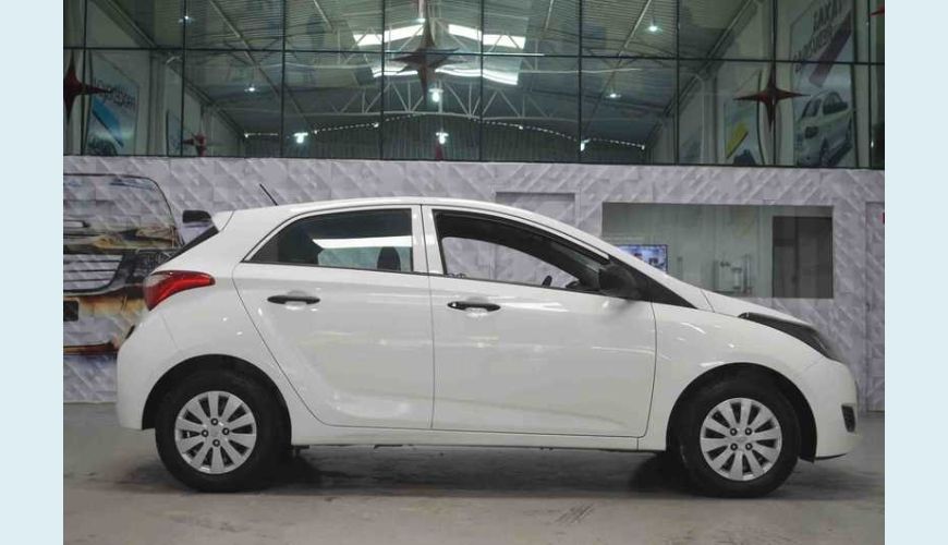 HYUNDAI HB 20 1.0 TURBO COMFORT PLUS BLUEMEDIA FLEX - BRANCO - 2017 Foto 5 (Grande)