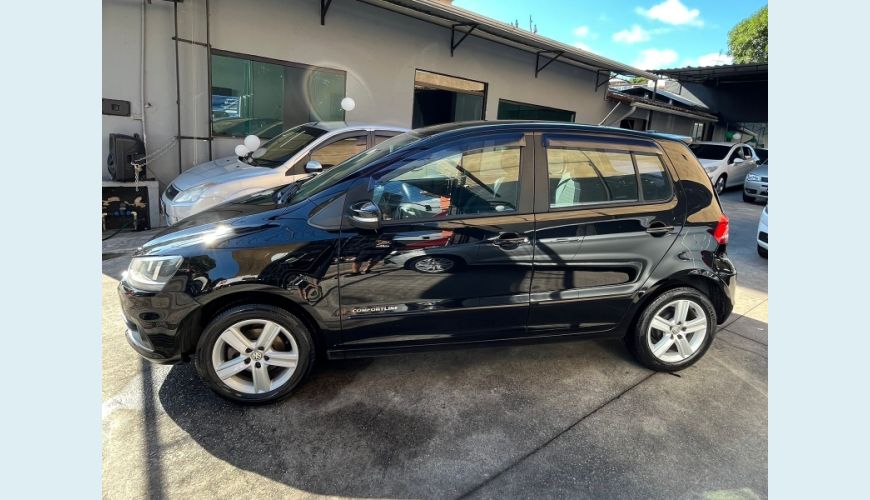 VOLKSWAGEN FOX COMFORTLINE 1.0 FLEX 12V 5P - PRETO - 2017 Foto 5 (Grande)