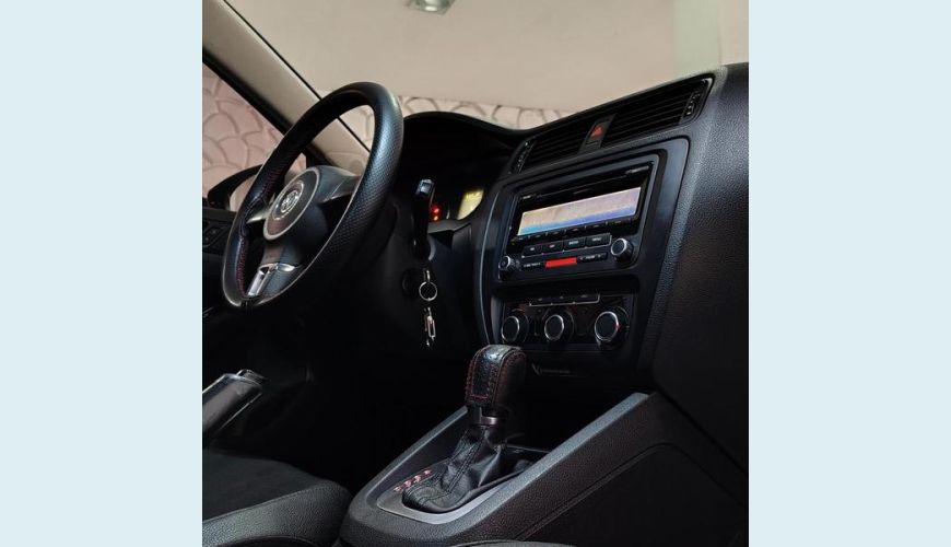 VOLKSWAGEN JETTA 2.0 - BRANCO - 2012 Foto 5 (Grande)