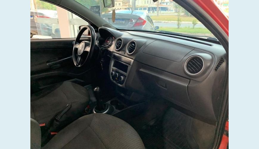 VOLKSWAGEN GOL 1.0 - VERMELHO - 2011 Foto 5 (Grande)