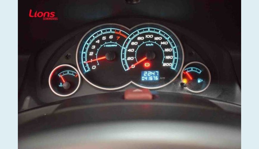 CHEVROLET CELTA LT 1.0 FLEX - PRATA - 2012 Foto 5 (Grande)
