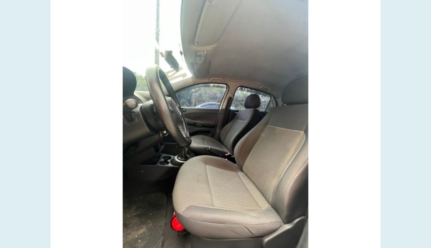 VOLKSWAGEN VOYAGE - BRANCO - 2014 Foto 5 (Grande)
