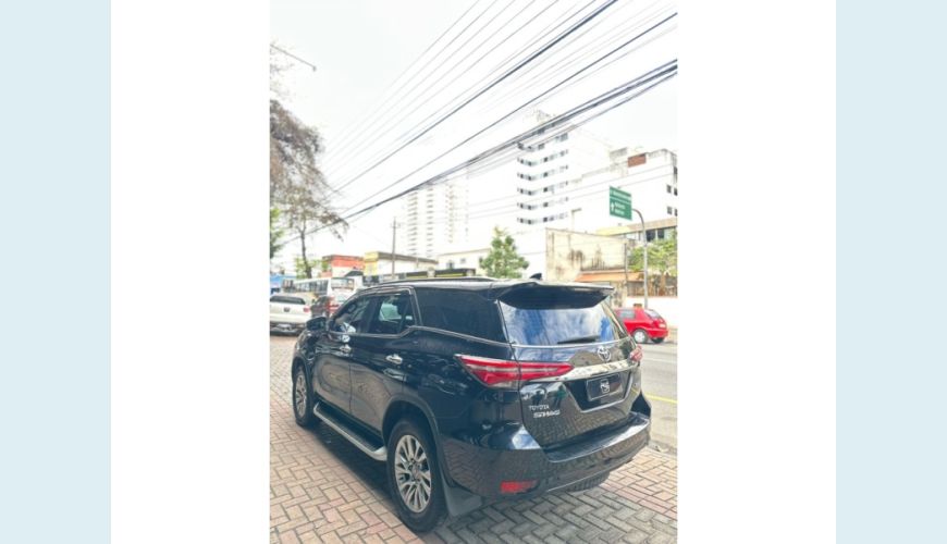 TOYOTA HILUX SW4 - PRETO - 2021 Foto 5 (Grande)
