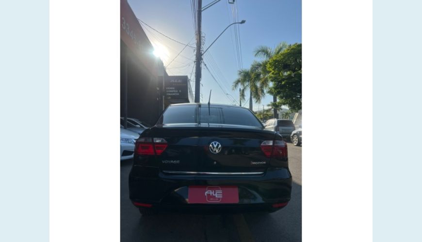 VOLKSWAGEN VOYAGE - PRETO - 2013 Foto 5 (Grande)