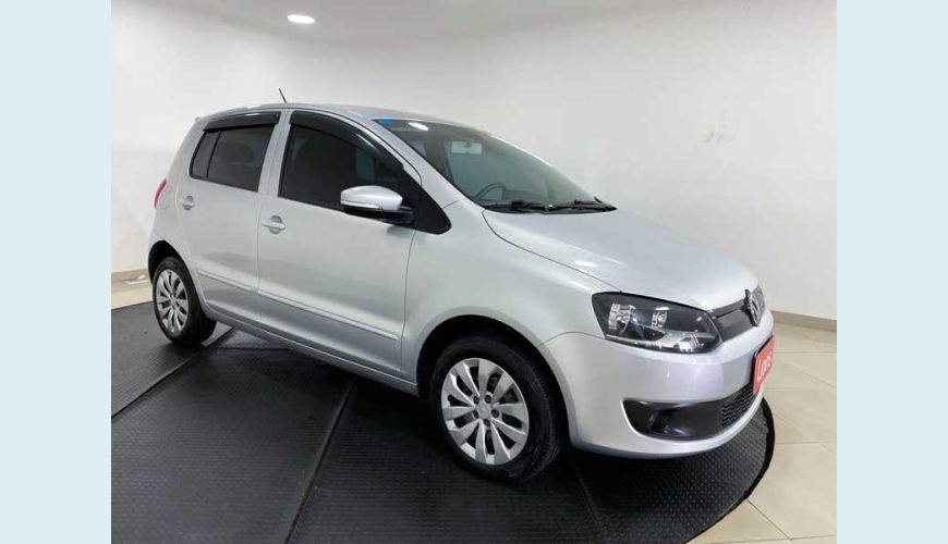 VOLKSWAGEN FOX 1.0 TEC BLUEMOTION FLEX 2P - PRATA - 2014 Foto 5 (Grande)