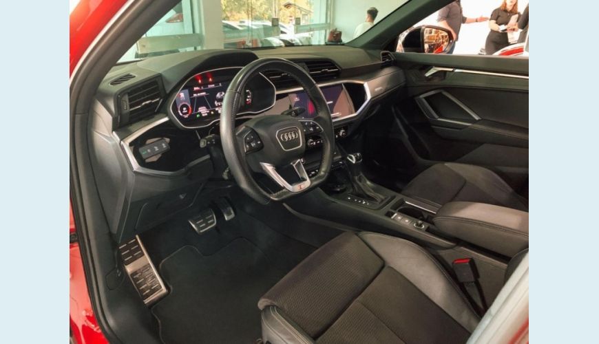 AUDI Q3 SPORTBACK TFSI PERFORMANCE BLACK QUATTRO - VERMELHO - 2023 Foto 5 (Grande)