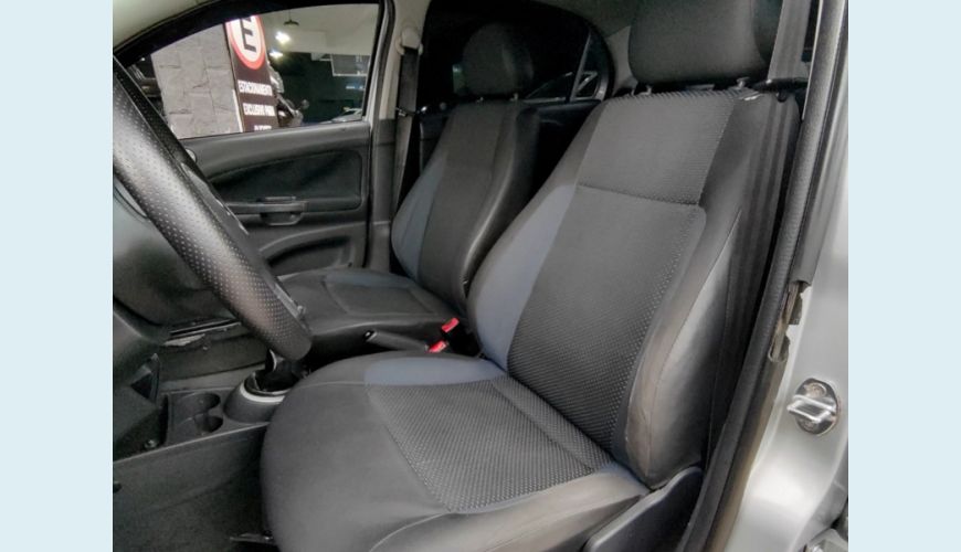 VOLKSWAGEN VOYAGE FLEX MANUAL 4P - PRATA - 2015 Foto 5 (Grande)