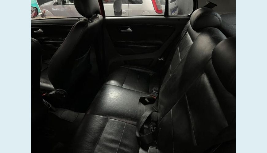VOLKSWAGEN FOX 1.0 FLEX MANUAL 4P - VERMELHO - 2011 Foto 5 (Grande)