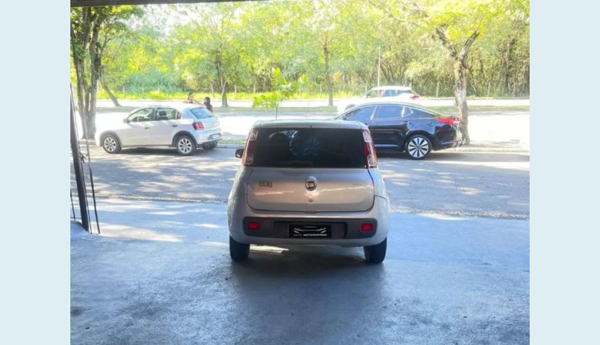 FIAT UNO VIVACE CELEB. 1.0 EVO 8V FLEX MANUAL 4P - PRATA - 2014 Foto 5 (Grande)
