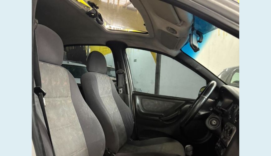 CHEVROLET CELTA SUPER 1.0 MANUAL 4P - PRATA - 2003 Foto 5 (Grande)