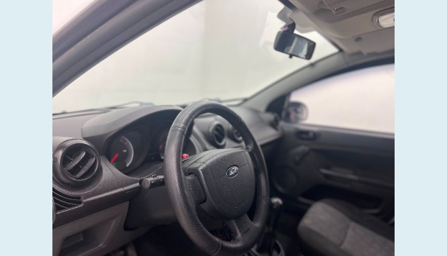 FORD FORD FIESTA 1.0 FLEX MANUAL 4P - BRANCO - 2011 Foto 5 (Grande)