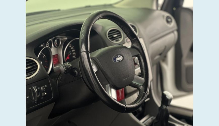 FORD FOCUS 2.0 FLEX MANUAL 4P - BRANCO - 2011 Foto 5 (Grande)