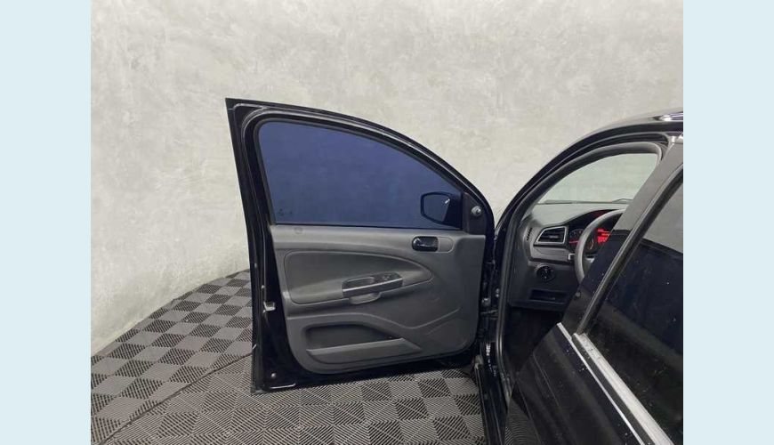 VOLKSWAGEN VOYAGE 1.6 FLEX MANUAL 4P - PRETO - 2022 Foto 5 (Grande)